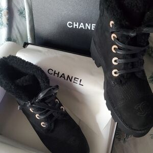 LEATHER AND SHEARLING CHANEL BOOTS